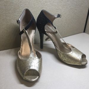 BCBGeneration Heels Gold Black Size 8.5
